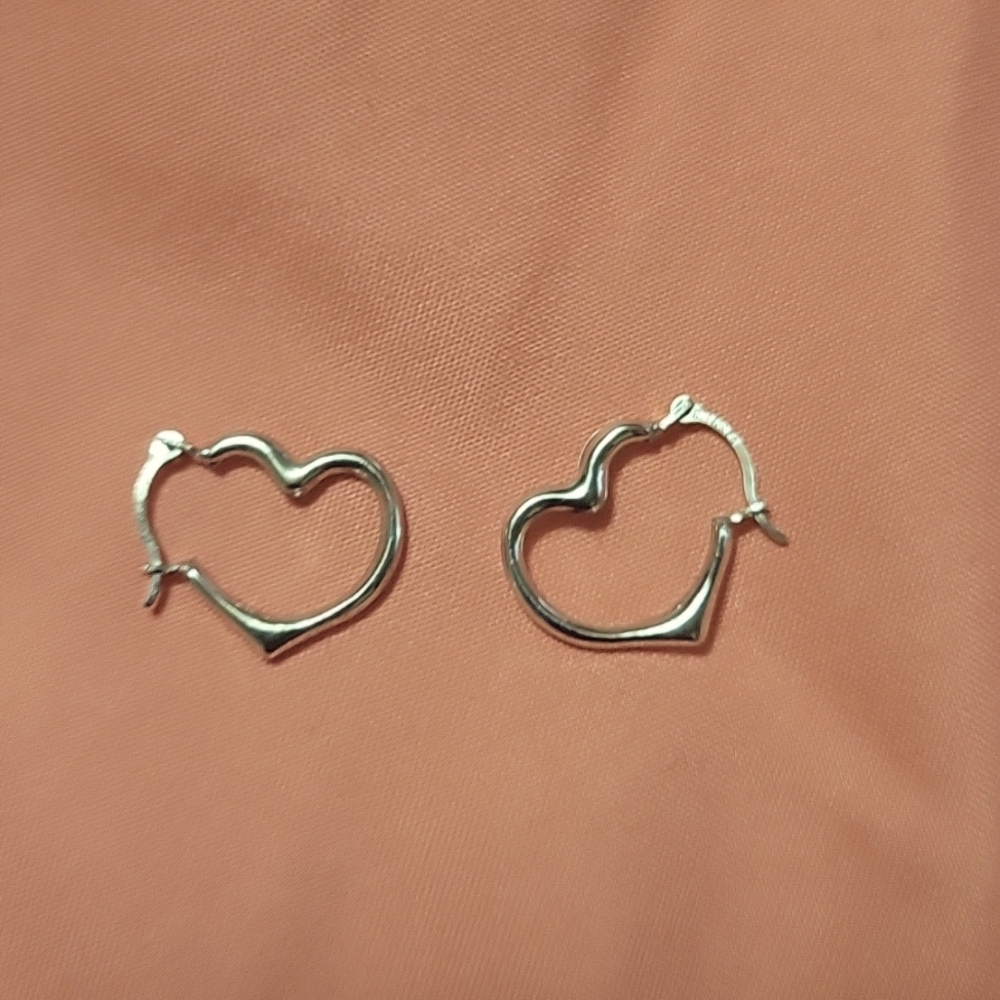 10k heart hoop earrings